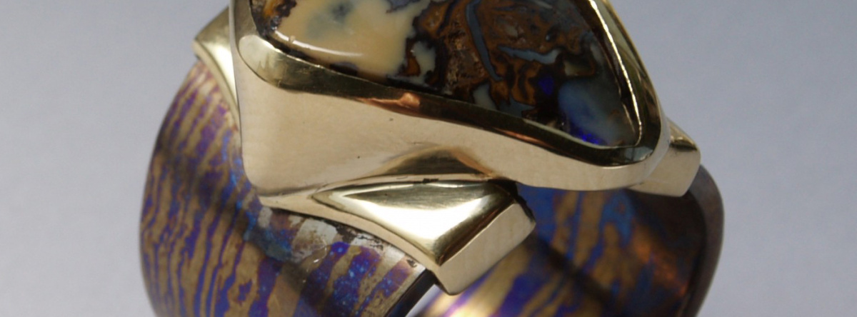 Opaal-Titaniumring-Doesdesign.jpg