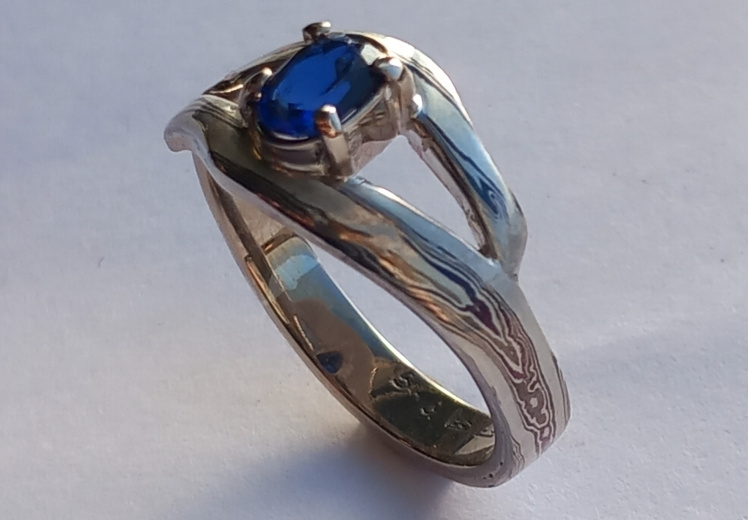 Mokume-gane-ring-saffier-queenelizabeth.jpg