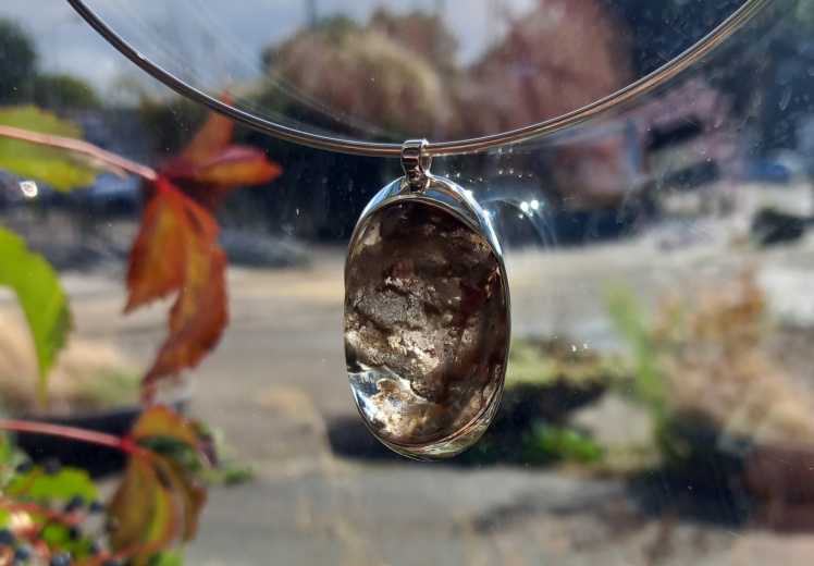 Silver-pendant-with-quartz.jpg