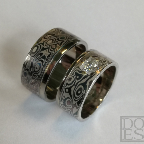 Mokume-gane trouwringen met princes-diamant.jpg