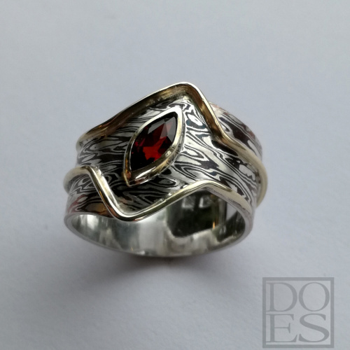 Mokume-gane ring-granaat.jpg