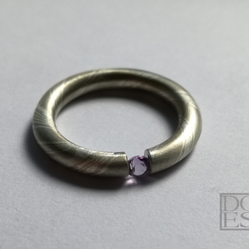 Mokume-gane ring-met granaat.jpg