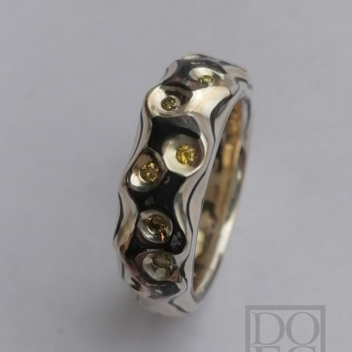 Mokume-gane-ring-met gele-diamantjes.jpg