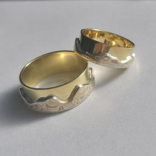 Mokume-gane-trouwringen-18kt-geelgoud.jpg