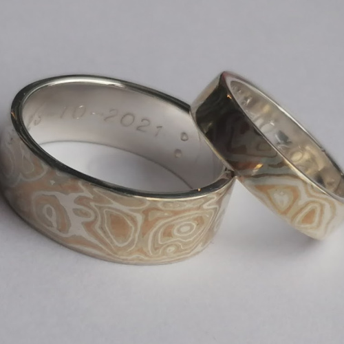 Mokume-gane-trouwringen-rosegoud.jpg