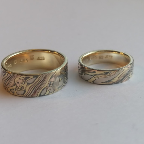 Trouwringen-Mokume-gane-vierkleurig-edelmetaal.jpg
