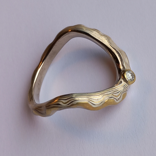 Damesring met diamant.jpg