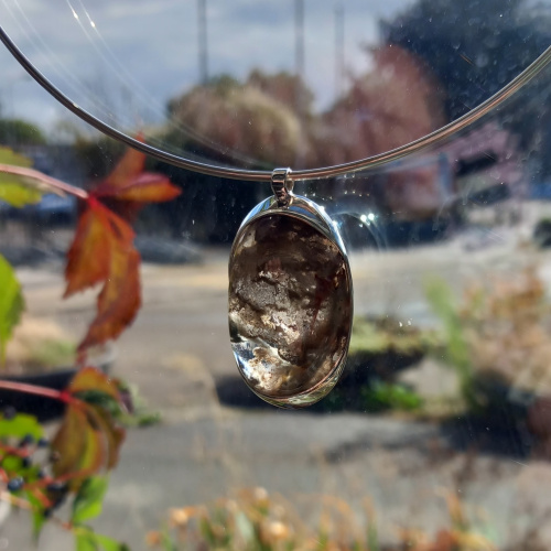 Silver-pendant-with-quartz.jpg